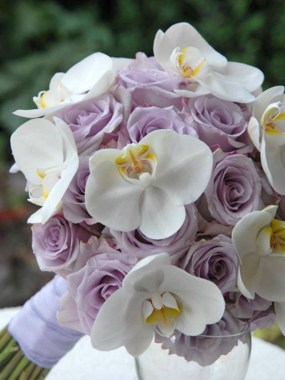 Buchet mireasa trandafiri mov- cel mai bun pret, cu livrare in Bucuresti