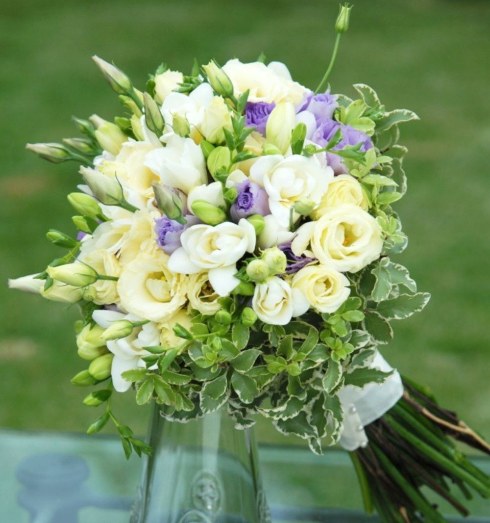 Buchet cununie lisianthus crem- cel mai bun pret, cu livrare in Bucuresti!