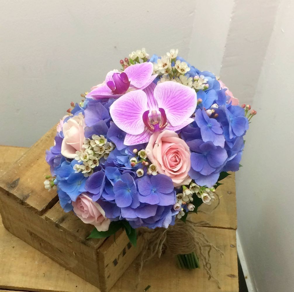 Buchet mireasa hortensie si lisianthus