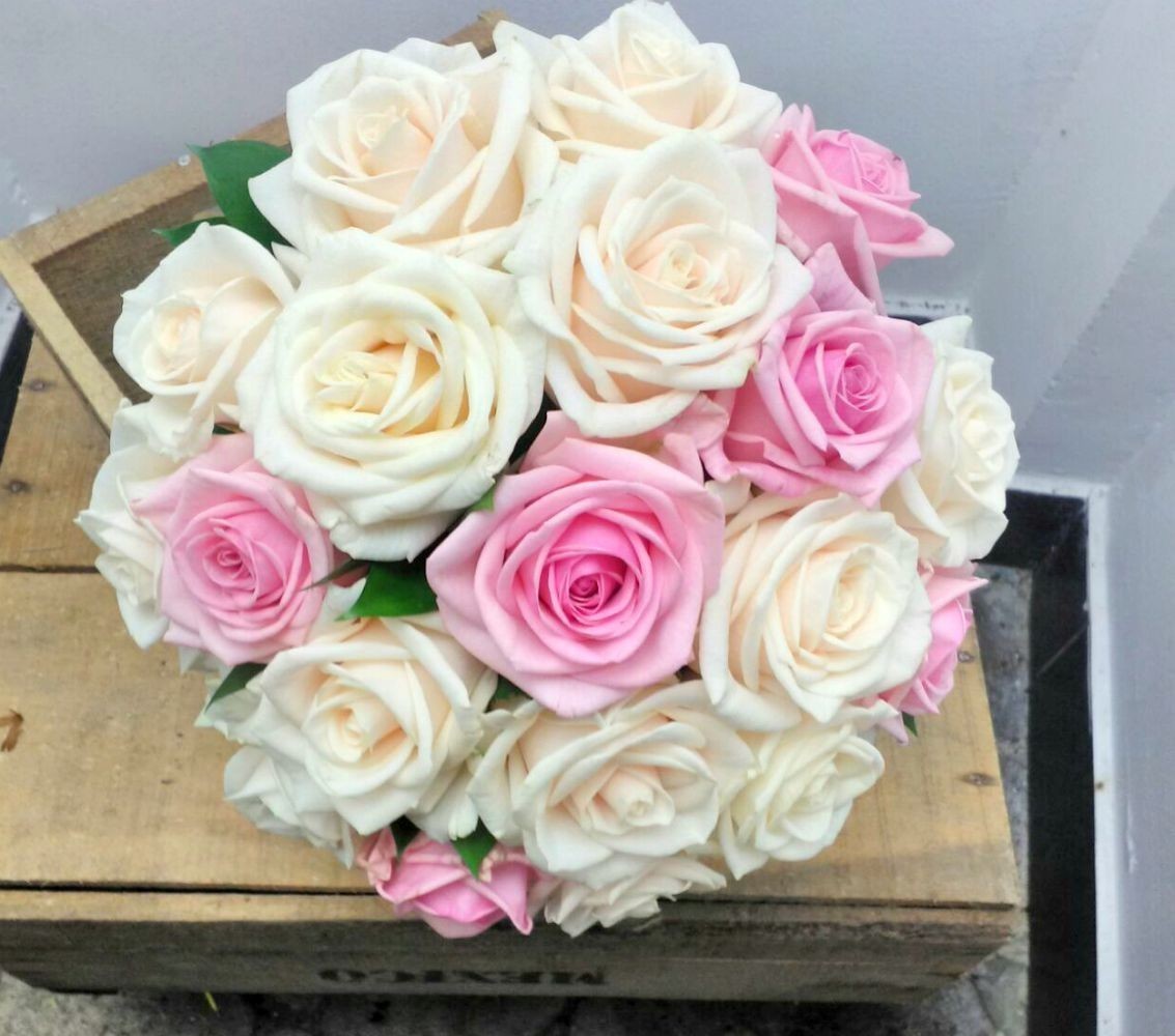 Buchet cununie trandafiri roz si crem