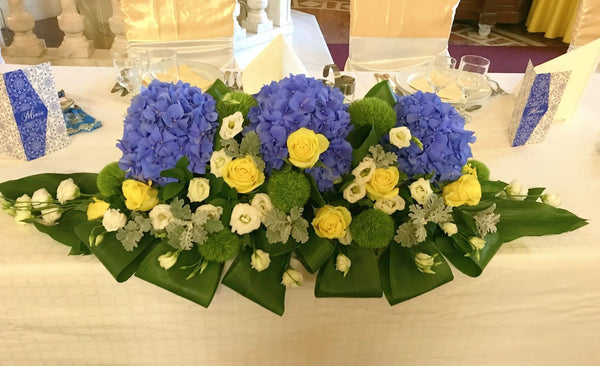 Aranjament masa mirilor cu hortensii albastre -cel mai bun pret online!