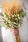 Buchet mireasa rustic spice de grau si wax flowers