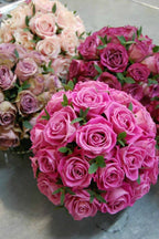 Aranjament masa invitati spectaculos cu trandafiri