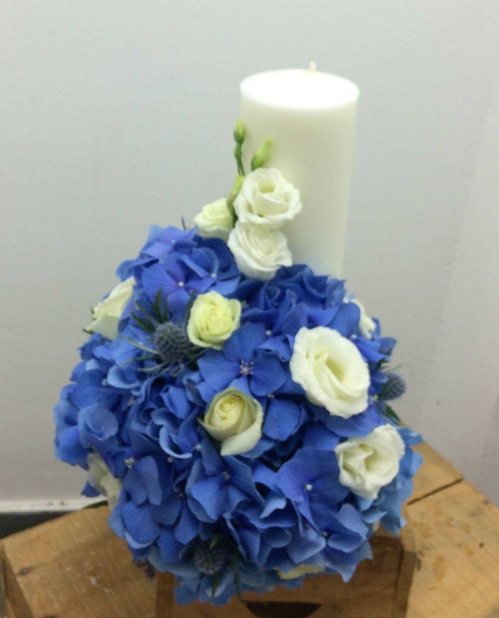 Lumanari pentru cununie scurte, cilindrice hortensie si lisianthus alb