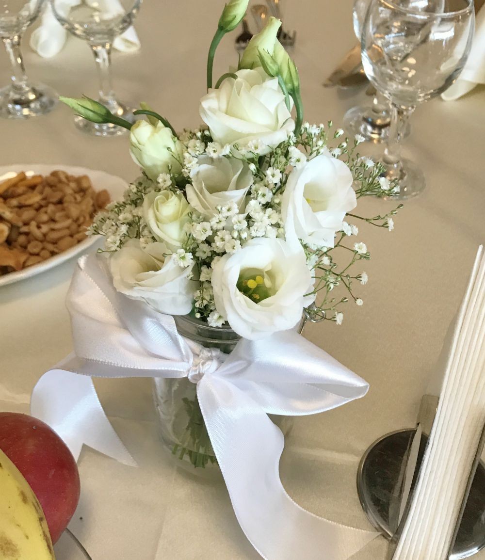 Modele de aranjamente masa nunta,/ botez cu lisianthus la preturi imbatabile!