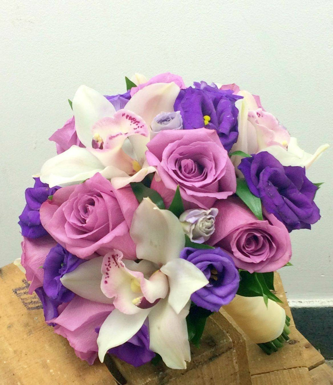 Buchet mireasa orhide cymbidium si lisianthus