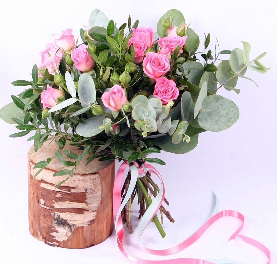 Buchete domnisoara de onoare speciale cu flori naturale