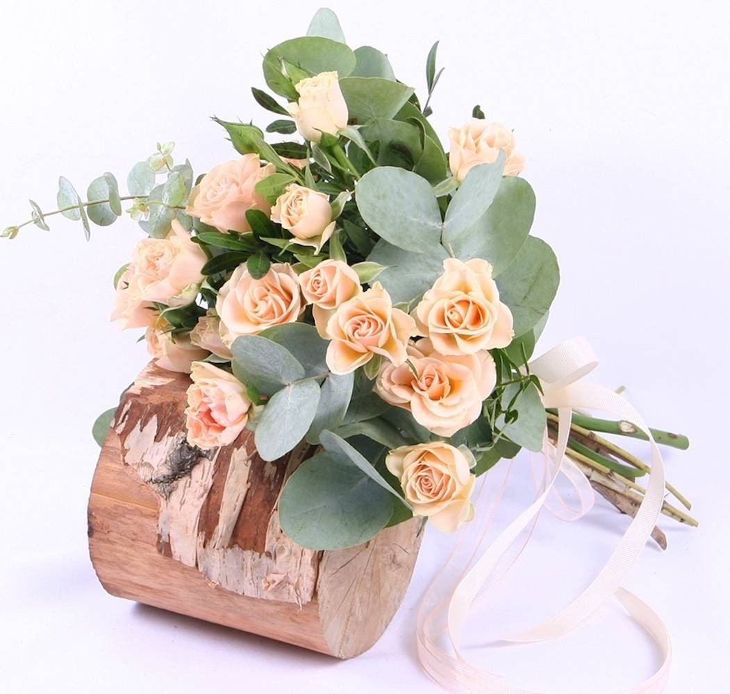 Buchete domnisoara de onoare speciale cu flori naturale