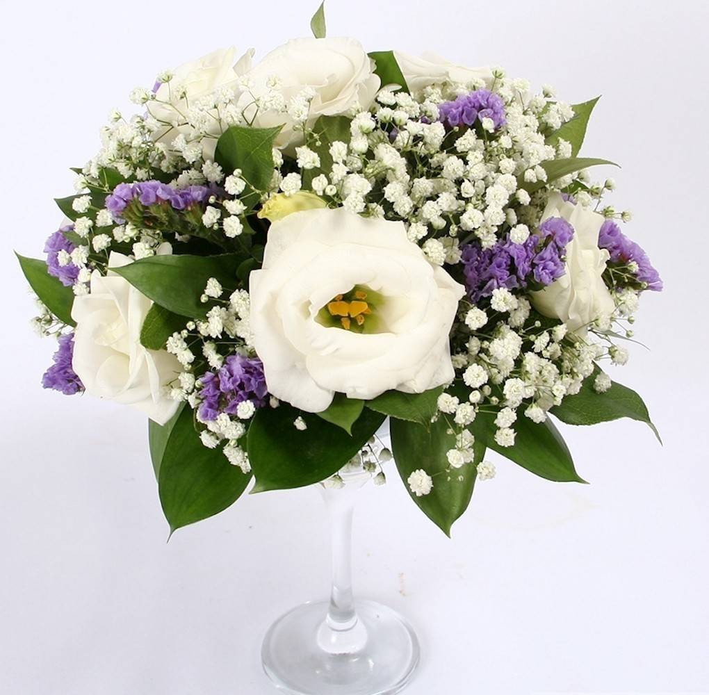 Aranjament masa trandafiri peach si alstroemeria