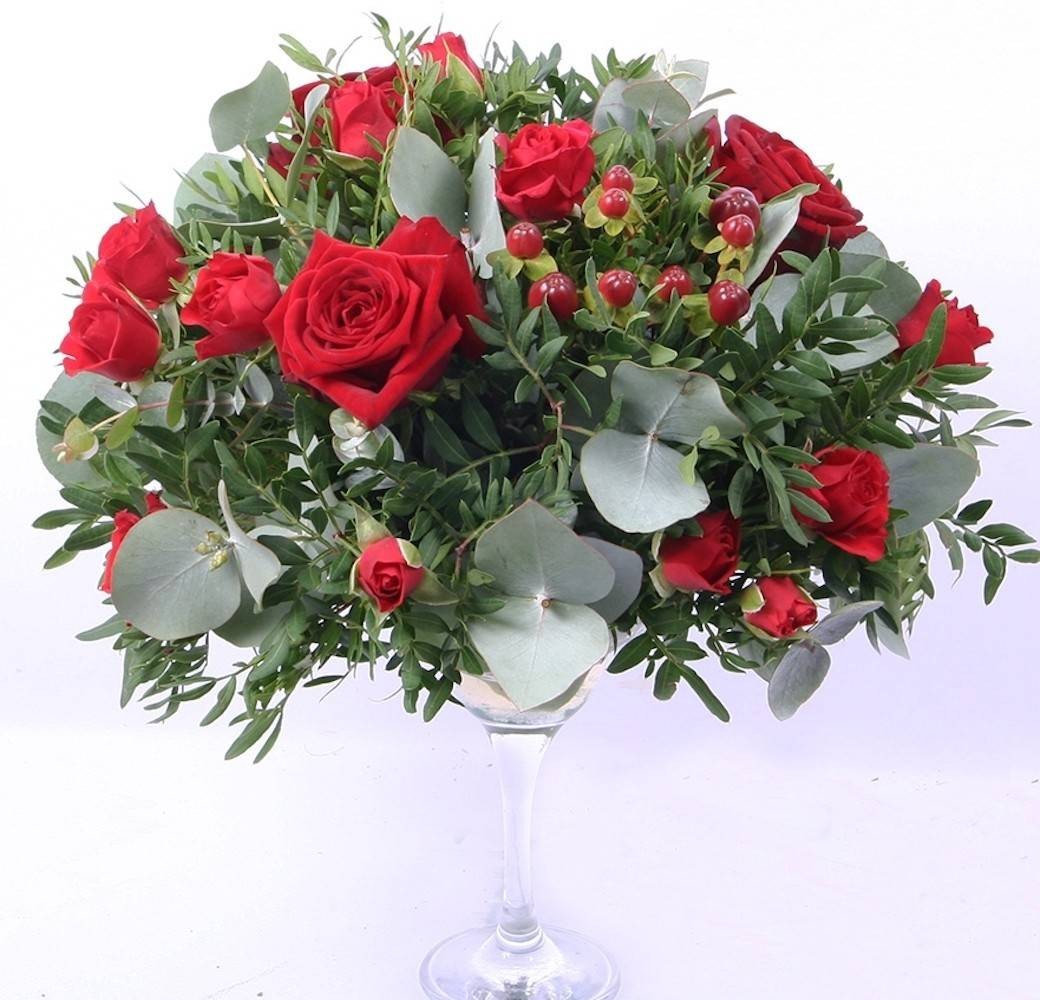 Aranjament masa nunta sau botez, trandafiri si minirose rosii