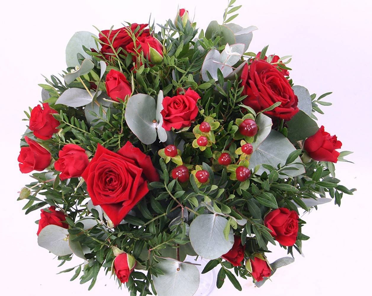 Aranjament masa nunta sau botez, trandafiri si minirose rosii