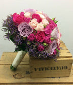 Buchet cununie colorat minirose si trandafiri mov