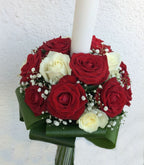 Lumanare de botez din trandafiri albi si rosii