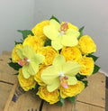 Buchet mireasa trandafiri galbeni si orhidee phalaenopsis