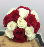 Buchet mireasa trandafiri rosii si albi