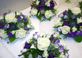 Aranjament floral nunta trandafiri si lisianthus mov