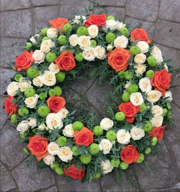 Coroana funerara rotunda trandafiri si santini - cel mai bun pret!
