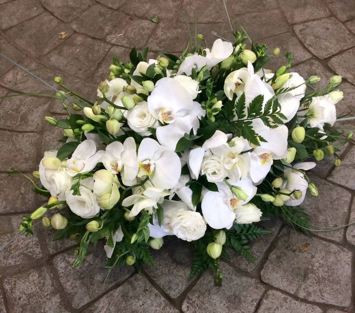 Aranjament prezidiu nunta cu orhidee phalaenopsis si lisianthus