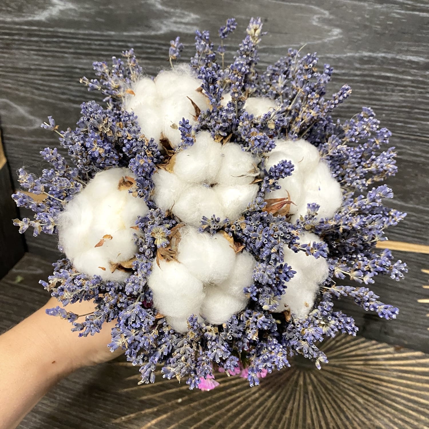 Buchet cununie rustic bumbac si limonium roz