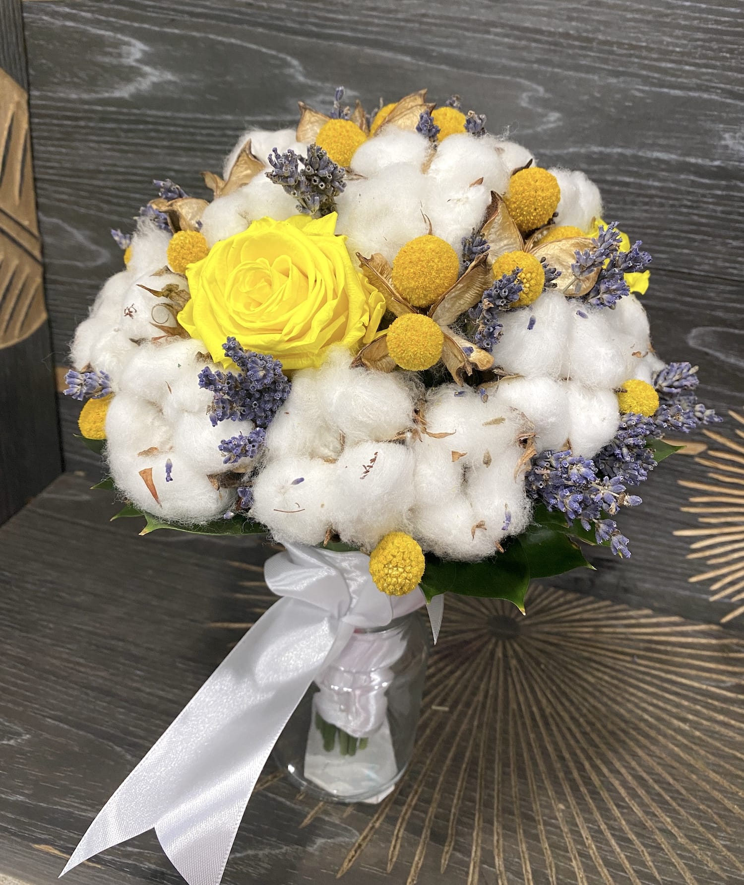 Buchet cununie trandafiri criogenati galbeni si bumbac