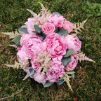 Buchet mireasa bujori, astilbe si trandafiri roz