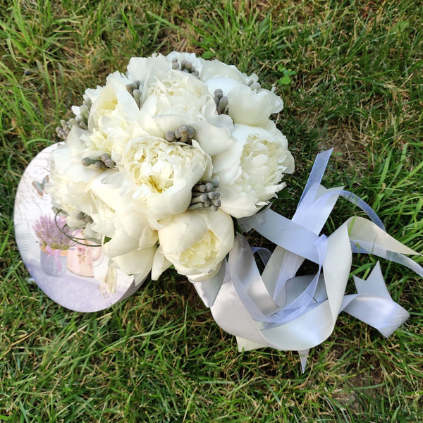 Bridal bouquet of peonies and brownies