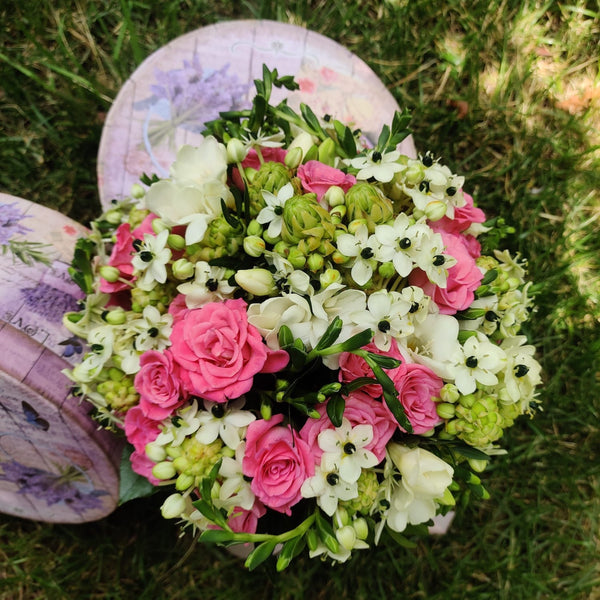 Bridal bouquet minirose and ornithogalum