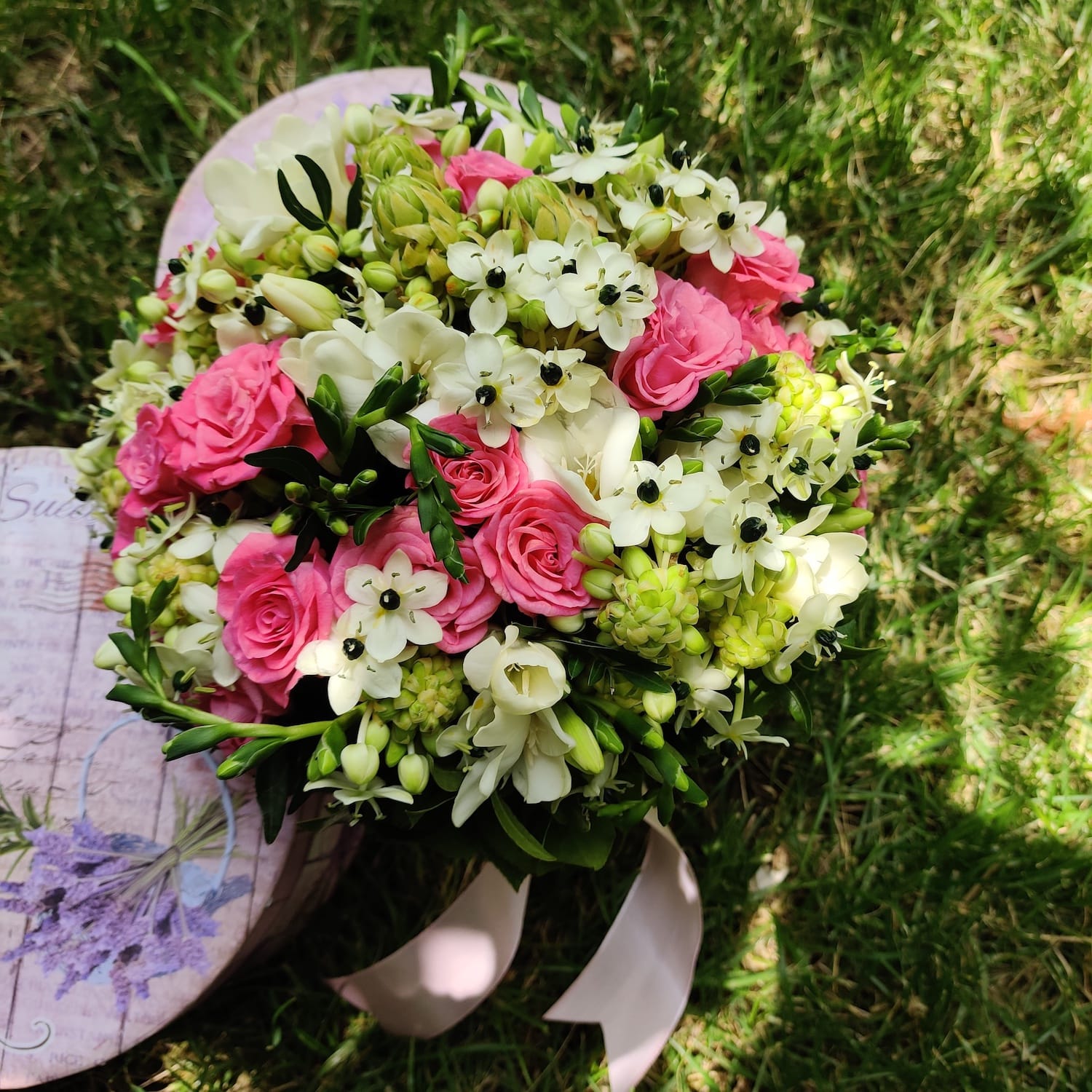 Buchet mireasa minirose si ornithogalum