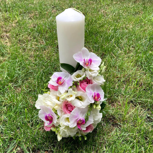 Short christening candle with hydrangea and pink roses