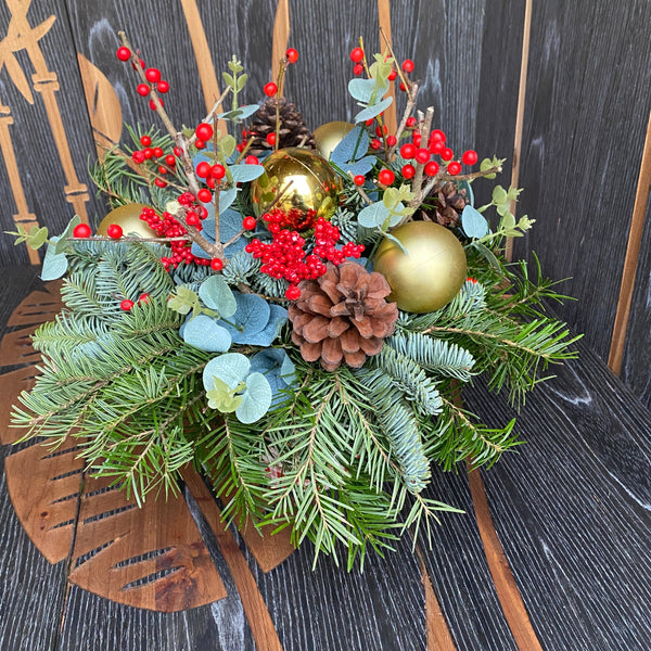 Christmas arrangement with natural tree