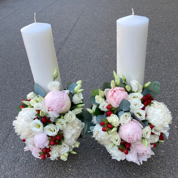White peonies and hypericum wedding candles
